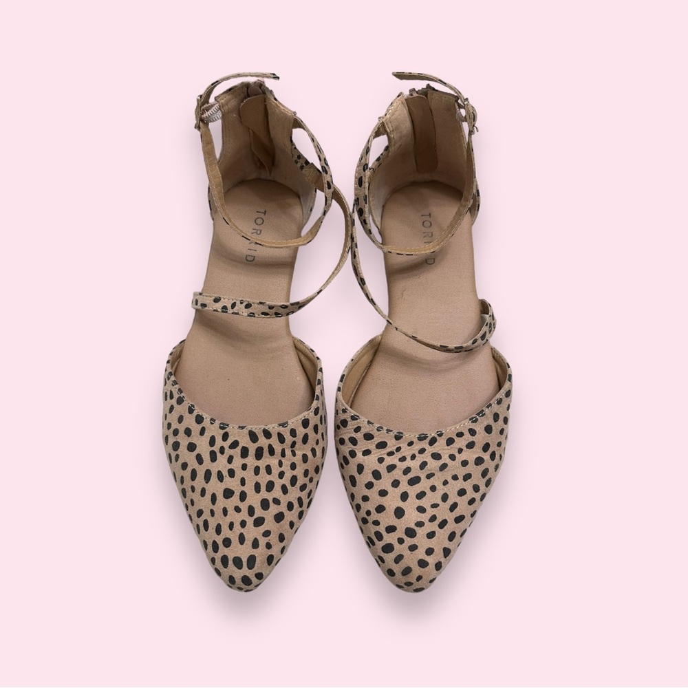 Women’s Torrid Wide Width Cheetah Print Pointed Criss Cross flats in size 8